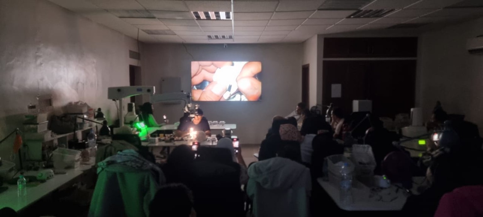 Session de formation au laboratoire de prothèse dentaire